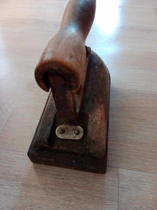 Zabytkowe żelazko krawieckie PRL