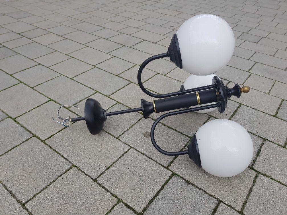 Lampa z 3 kulistymi kloszami