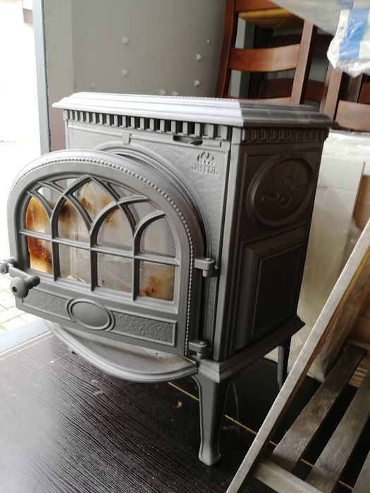 Kominek z szybą jotul Norweski Debest