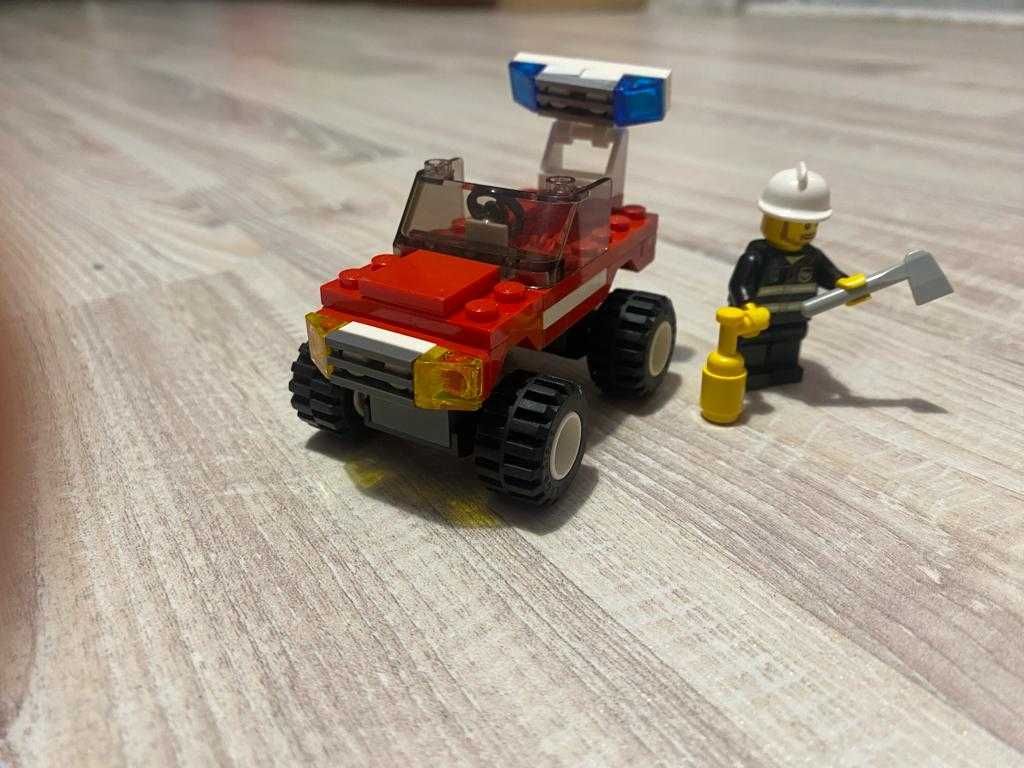 Lego City 30348 Mini Wywrotka + Lego 7241 Wóz dowódcy straży Pożarnej