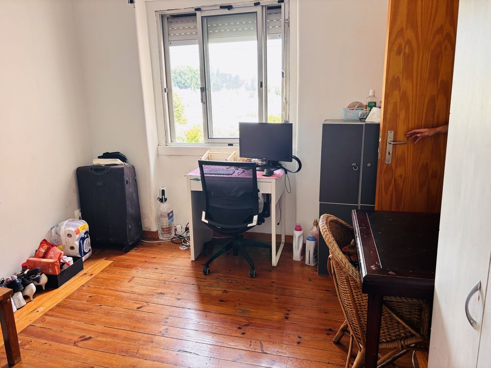 Title: *Nice room in portuguese neighborhood*
