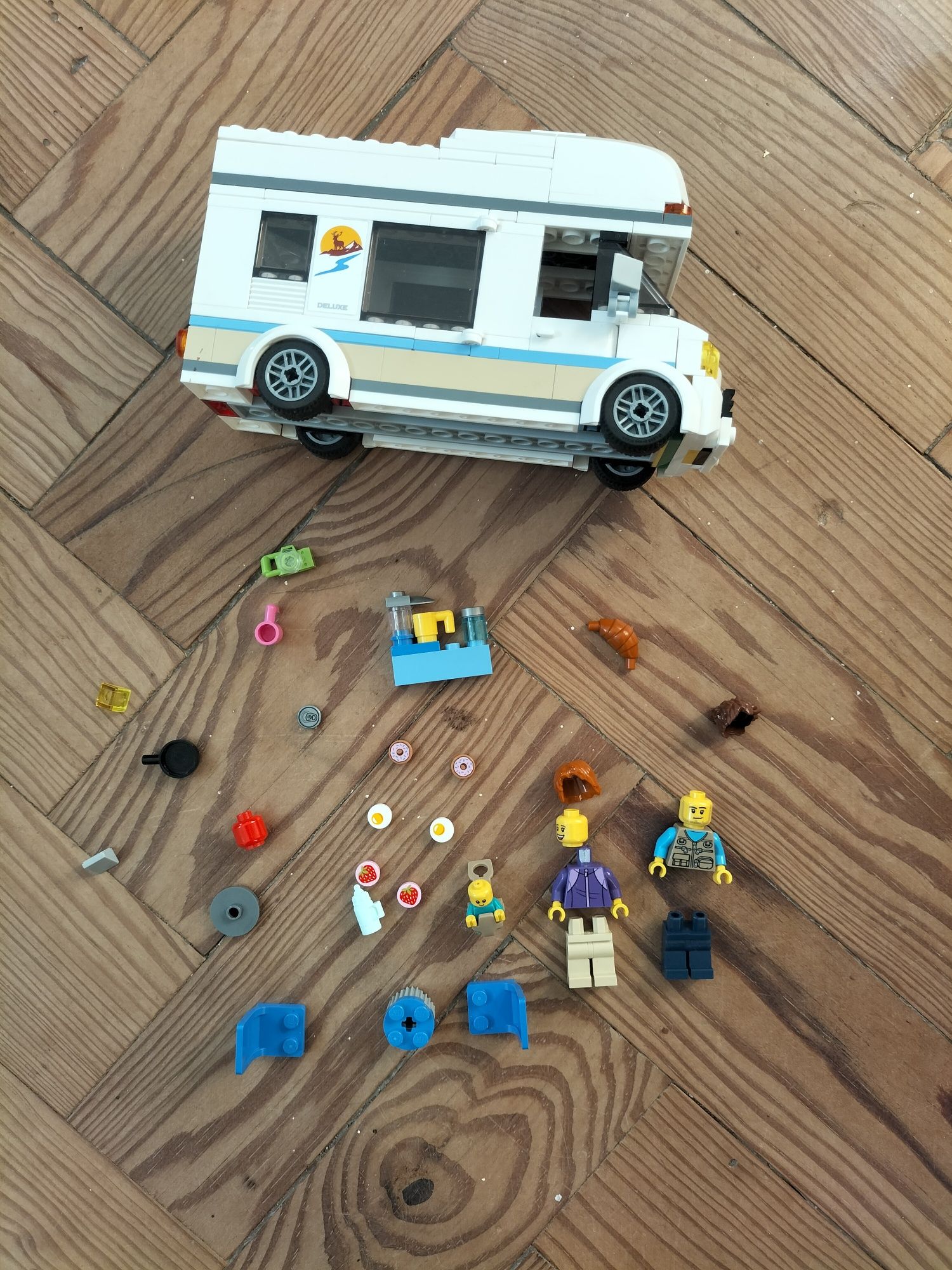 LEGO auto caravana