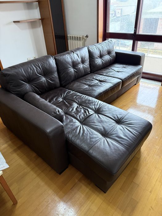 Sofá-cama de canto em pele castanha – Chaise longue + cama nunca usada