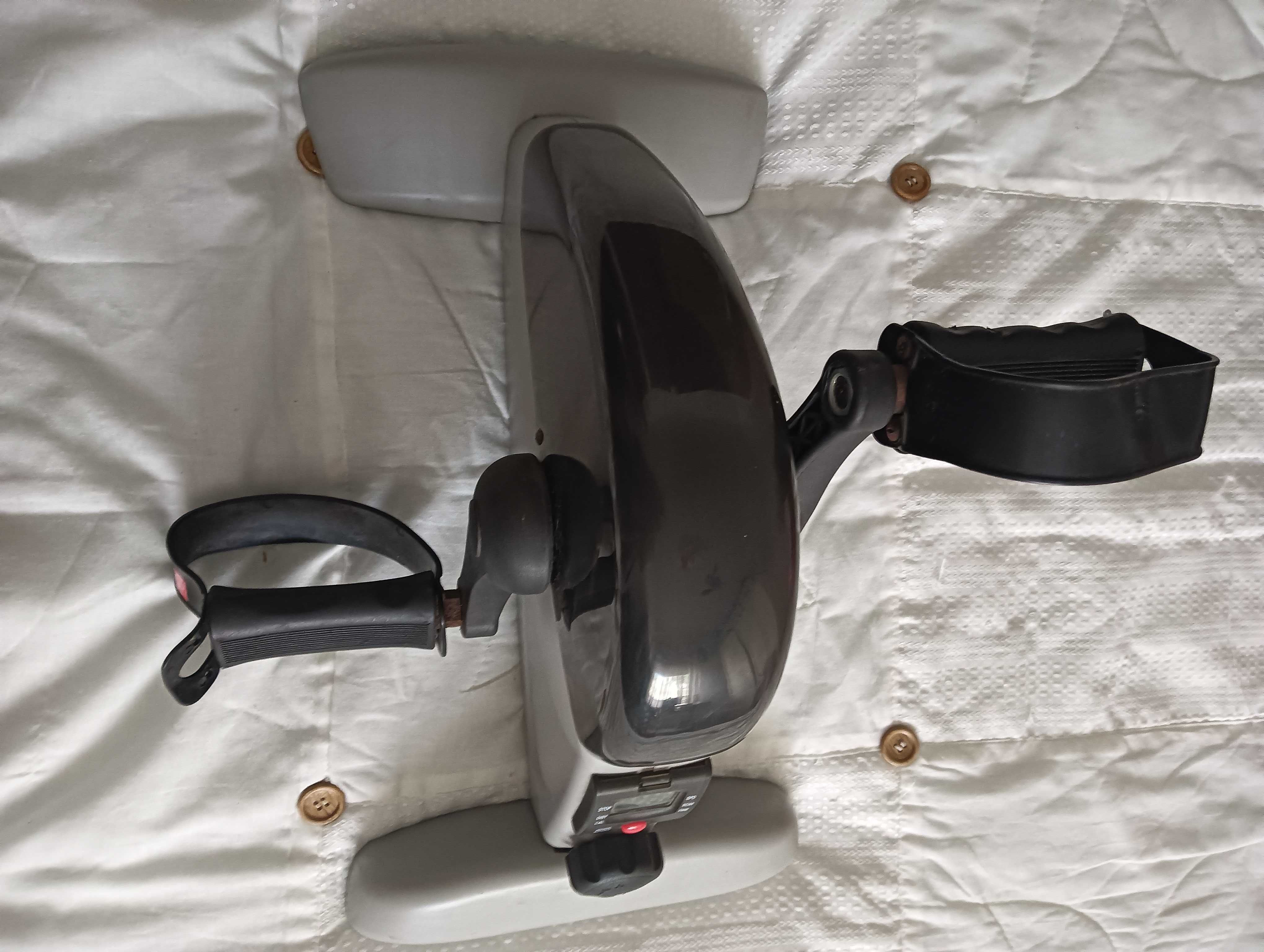 Mini bicicleta de reabilitação motora pés e braços