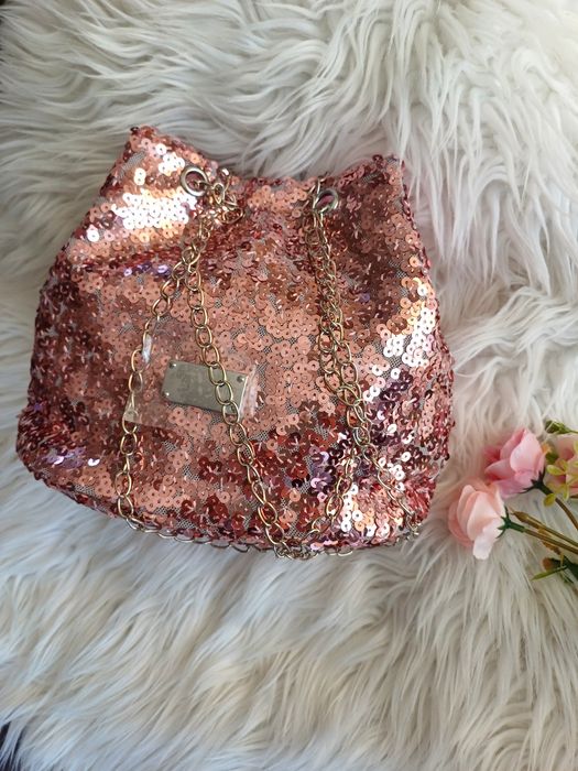 Różowy wizytowy plecaczek -  cekiny