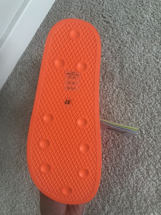 Klapki na basen Guess 37