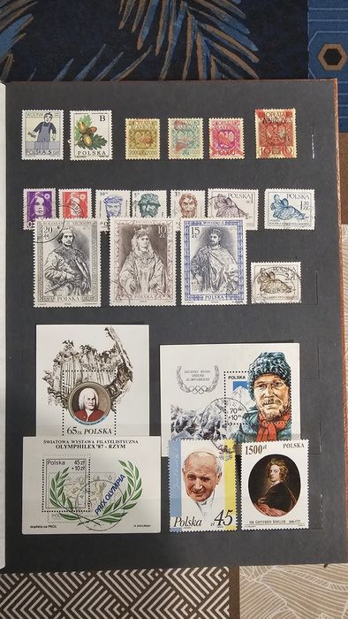 Klaser filatelistyczny + znaczki