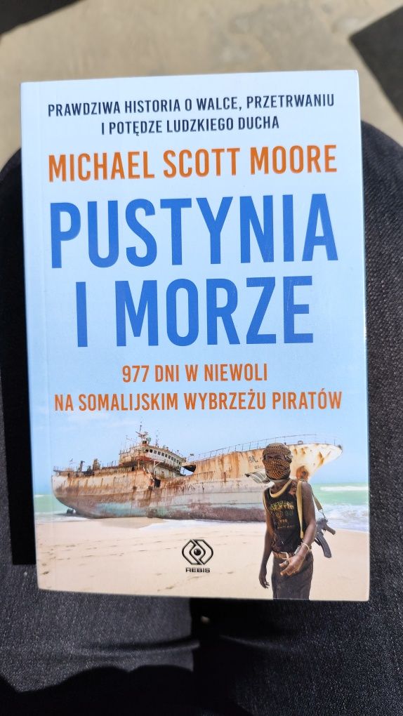 Michael Scott Moore pustynia i morze 977 dni w niewoli