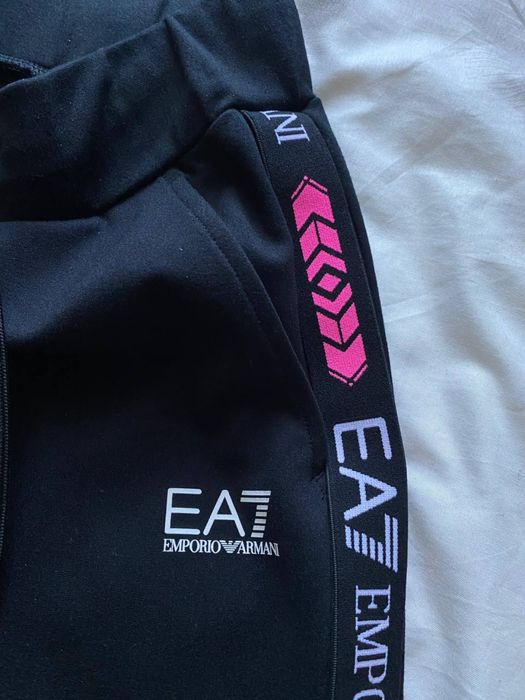 Продам женские штаны EA7