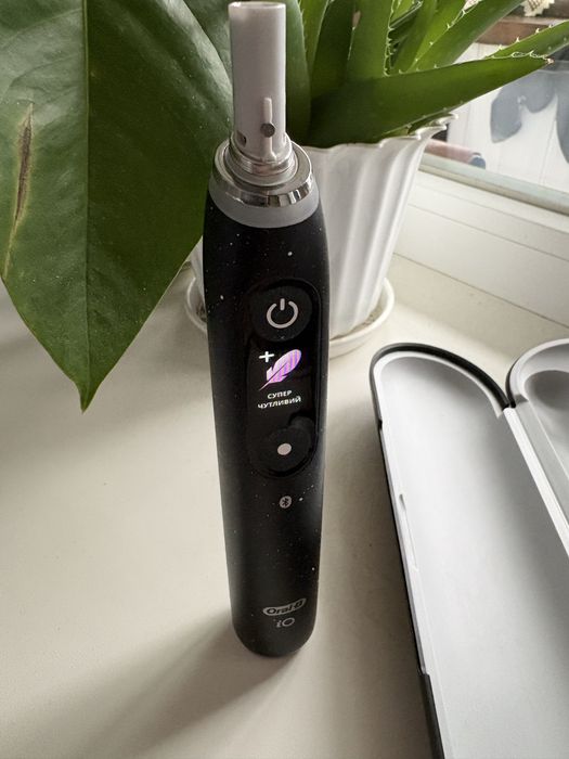 Зубна щітка Oral B iO 10