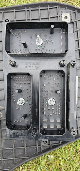 Skrzynka Bezpiecznikow Opel Astra H 1.6 twinport