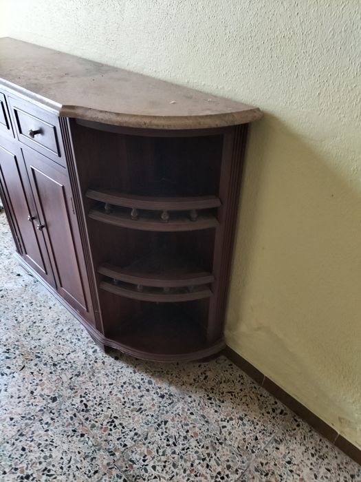 Sapateira em bom estado