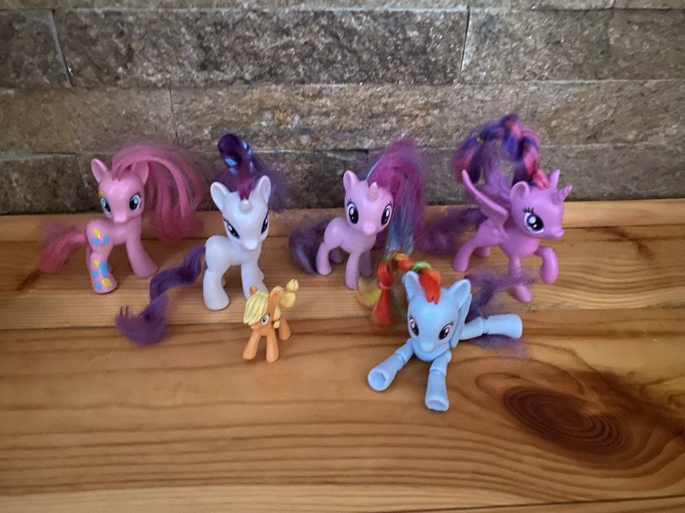 Zamek księżniczki Celestii . My Little Pony . Kucyki .