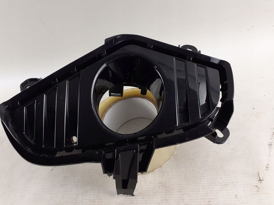 Toyota RAV-4 ramka halogenu lewa w zderzak 17-21r.