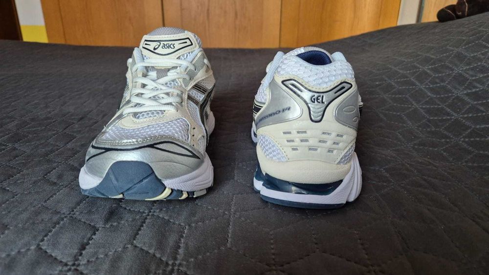 Ténis ASICS Gel Kayano 14  -  tamanho 42,5