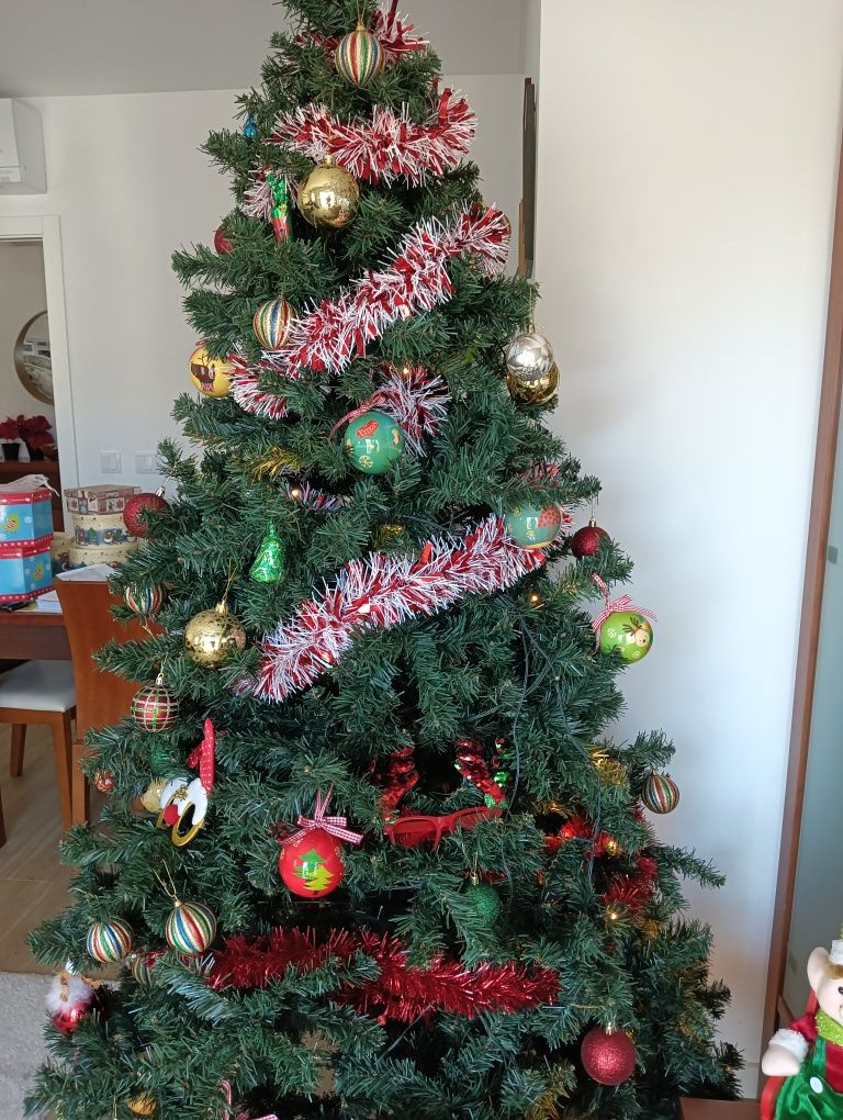 Árvore de Natal artificial - 2 metros de altura
