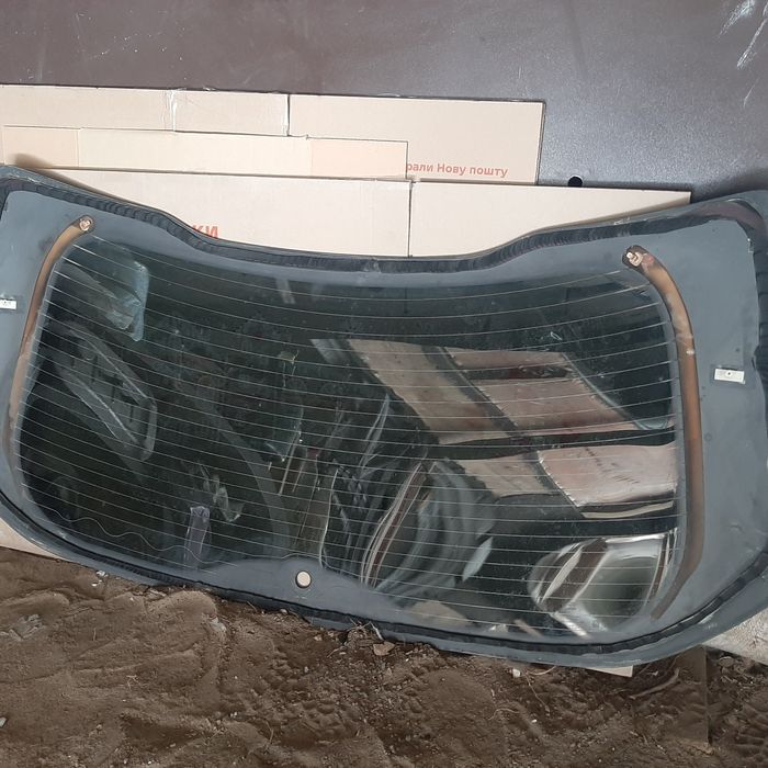 Заднее стекло в ляду Ford Edge