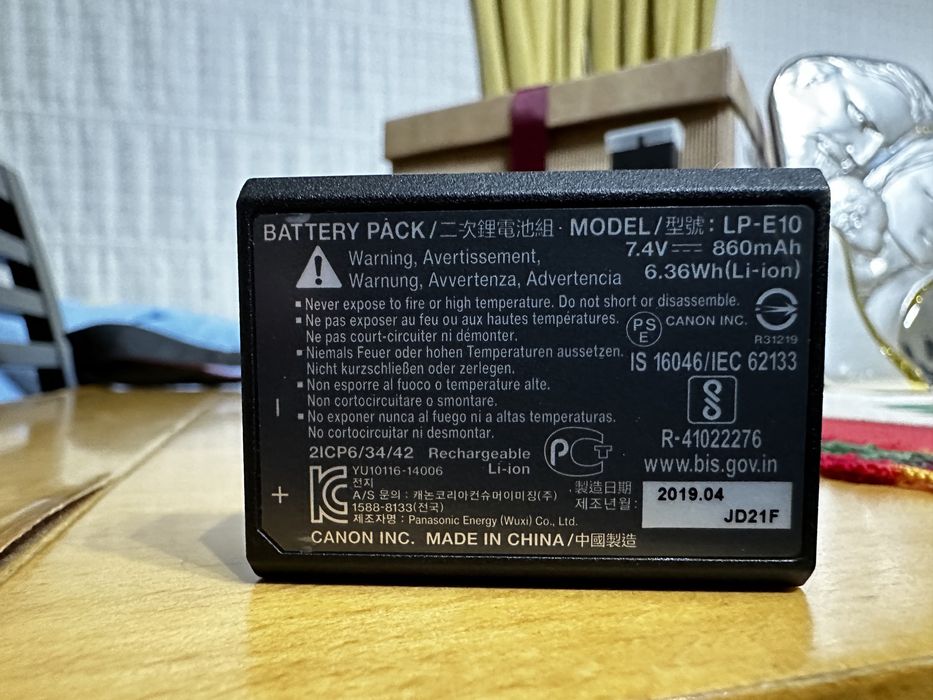 Canon 2000D + lente 18-55mm + 2xBateria  + saco de transporte