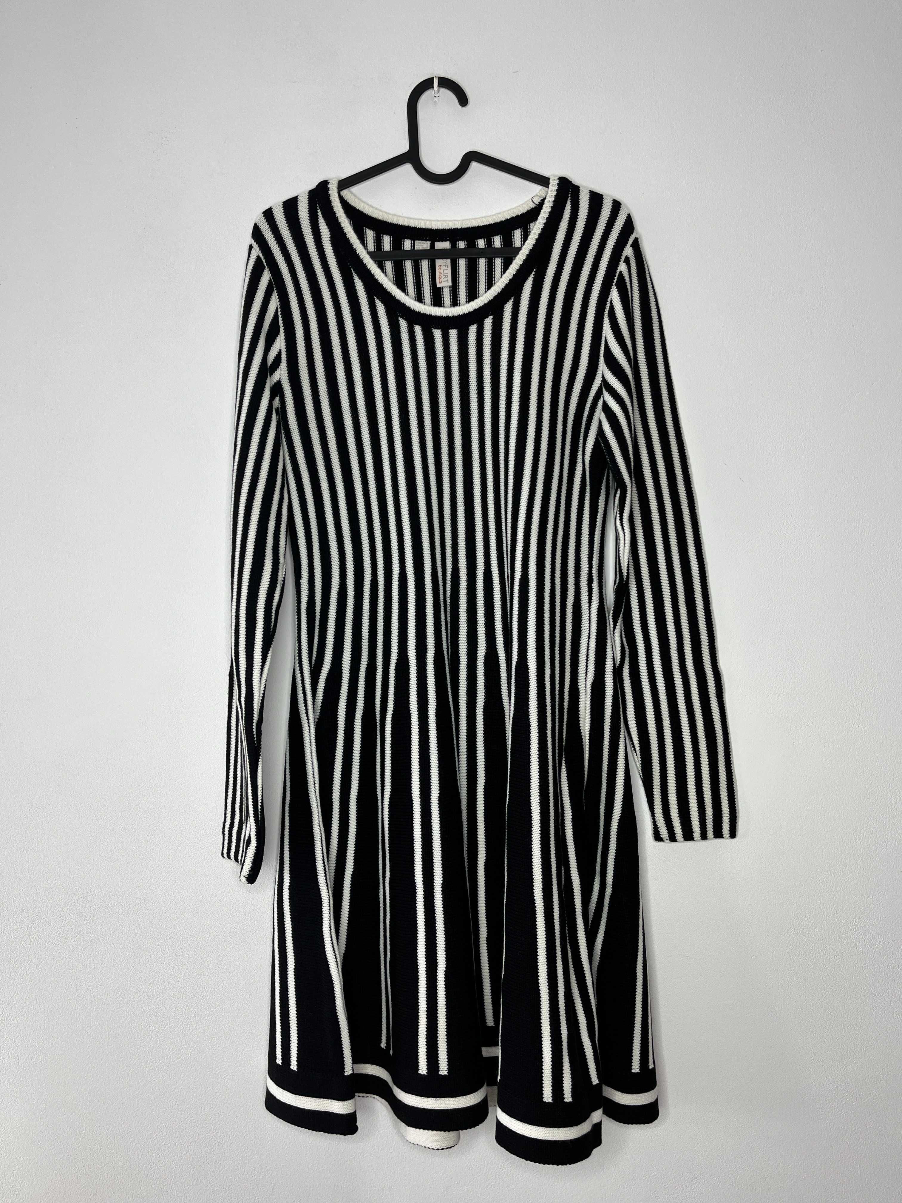 Czarno biała sukienka dzianinowa trapezowa w paski Bonprix rozmiar S