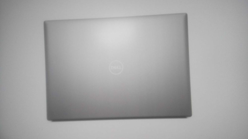 Dell Insspiron 5620 i7 16"