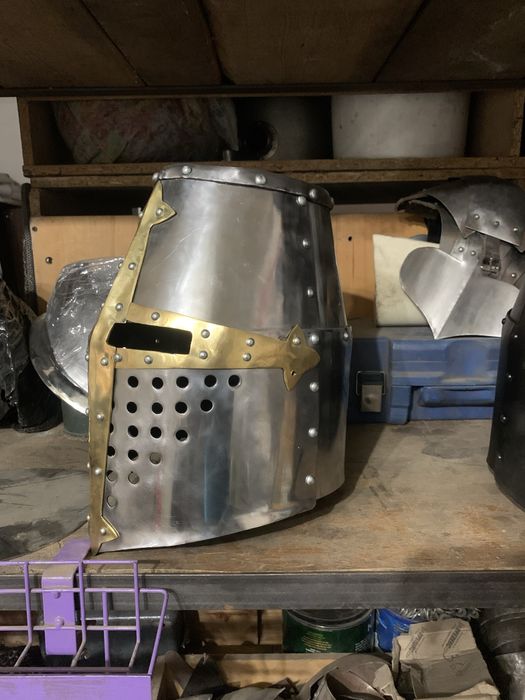 Топхельм полірований з латунним хрестом