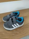 Szare buty Adidas 24 na rzepy