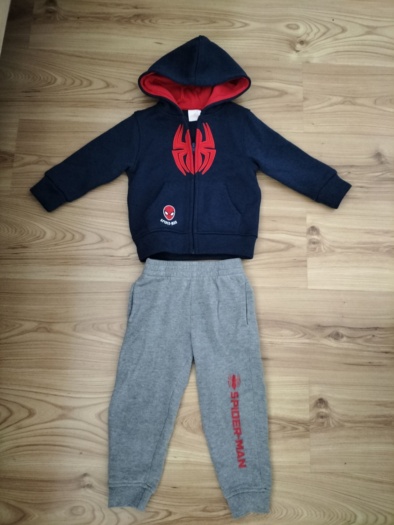 Dresik ze Spidermanem