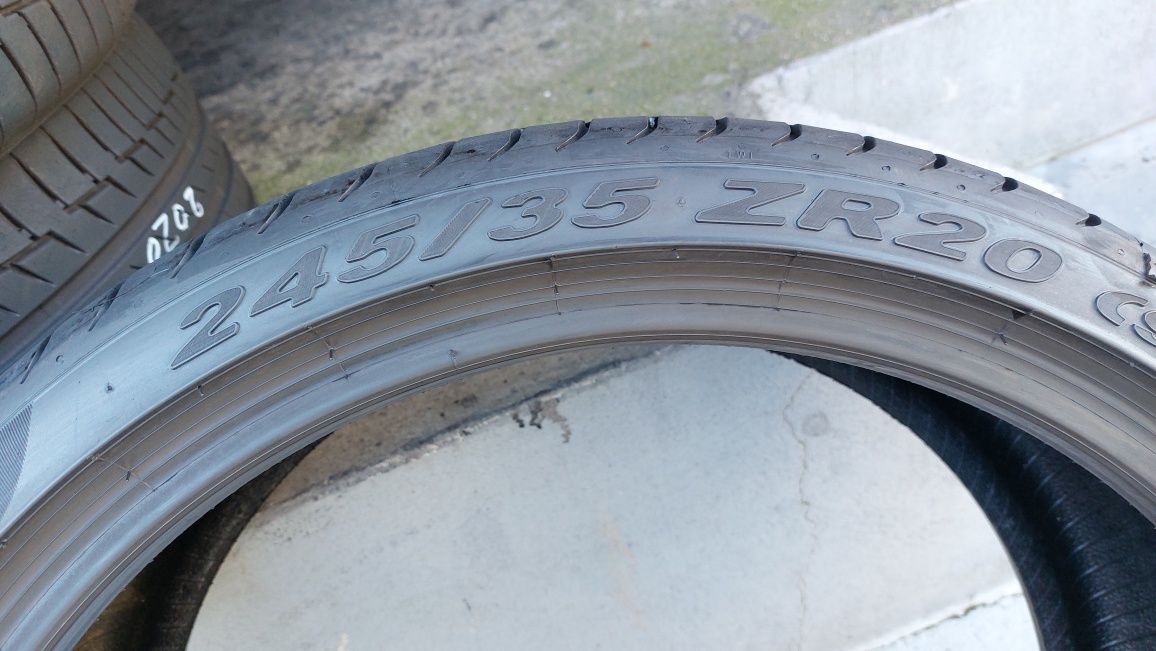 Pneus 245-35r20 Pirelli muito bons