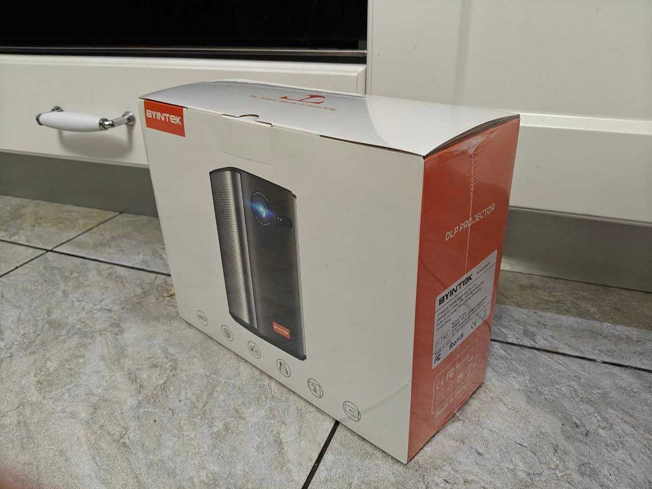 Проектор BYINTEK P70, с аккумулятором 8000 mAh