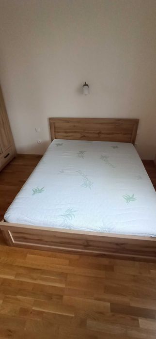 Do sprzedania łóżko 160x200 z materacem, szafka  nocna, komoda