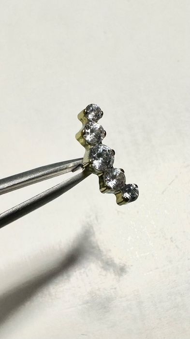 Титанова прикраса для пірсингу з кристалами Swarovski