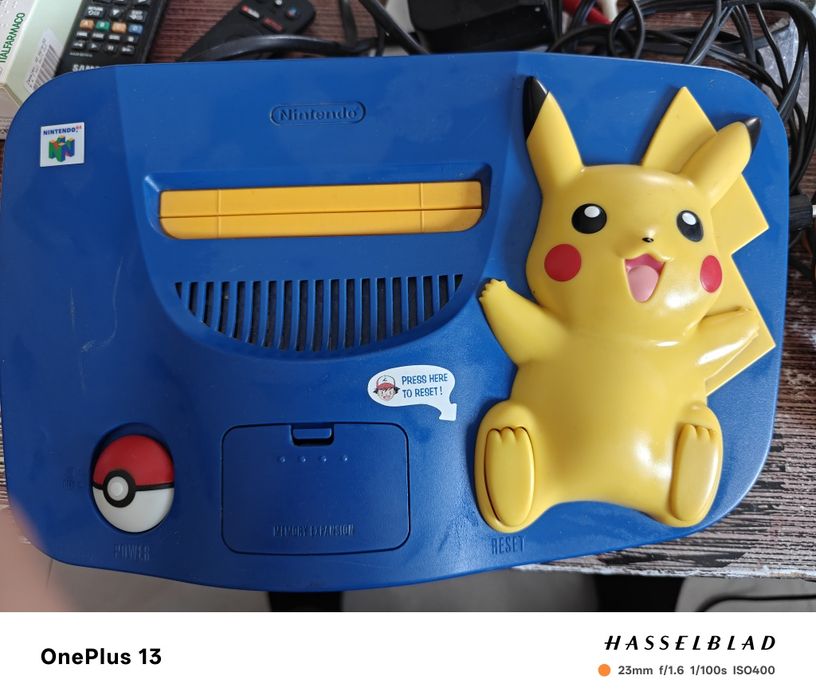Consola Nintendo 64 Pikachu