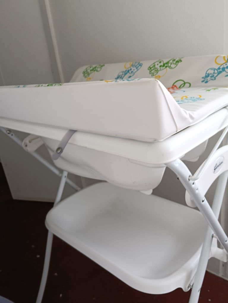 Venda de muda fraldas completo como novo