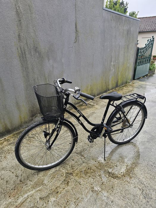 Bicicleta estilo retro em bom estado