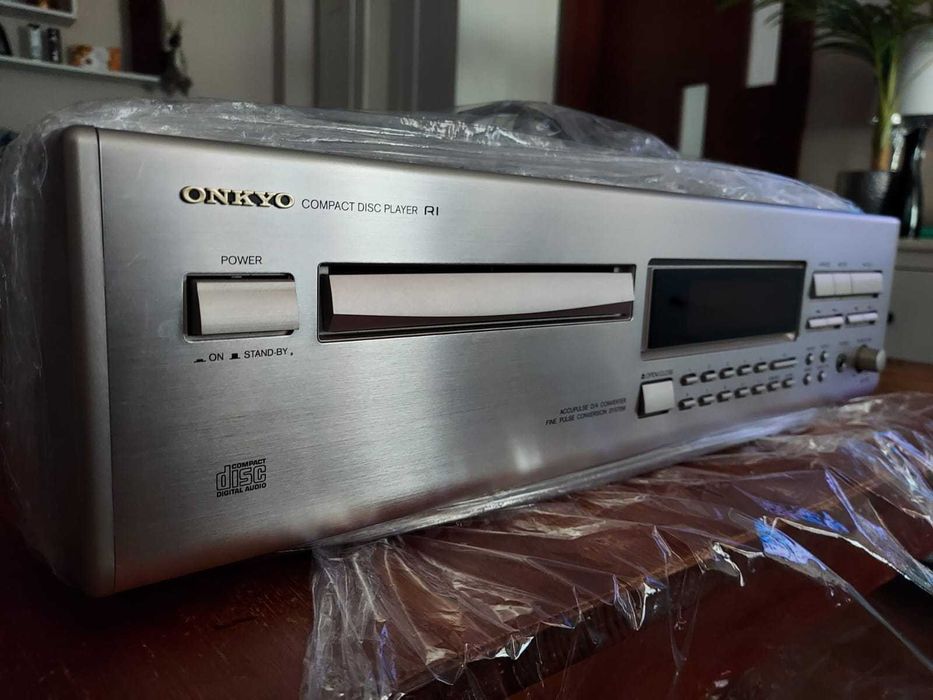 Odtwarzacz CD ONKYO R1 DX-7210