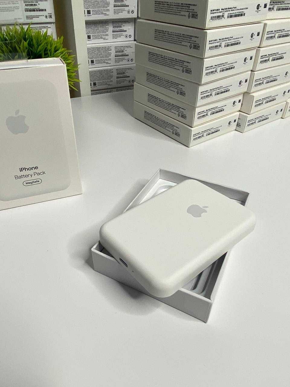 Apple MagSafe Battery Pack 5000 mAh Повер банк MagSafe на 5000 mah
