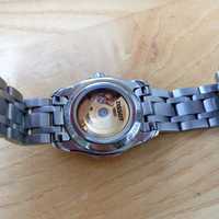Zegarek damski Tissot jest w dobrym stanie, jak nowy. Bransoletka nie