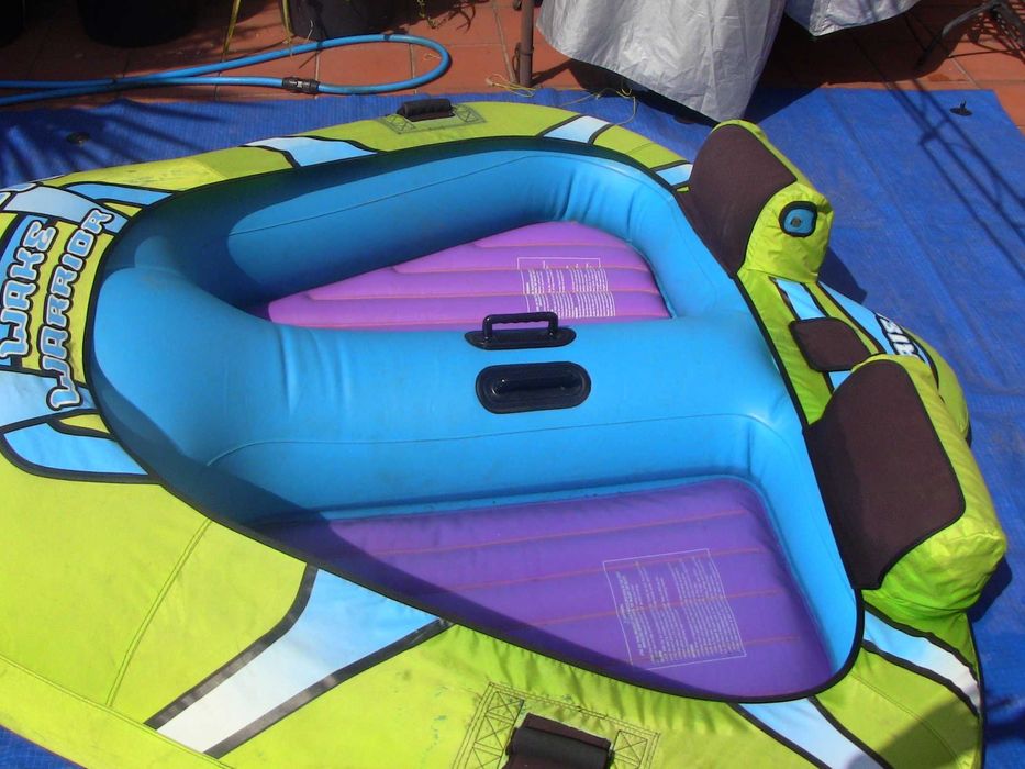 Boia de reboque para barco, duas pessoas.