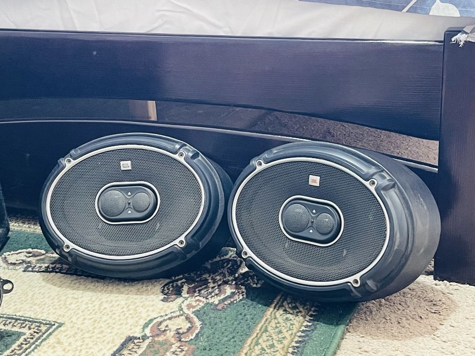 Сабвуфер + усилитель + 4 колонки JBL