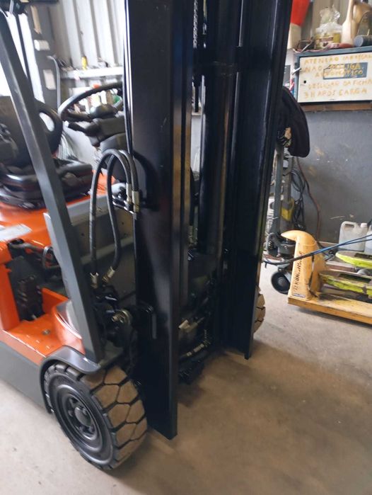 Empilhador eléctrico Toyota 7FBEF18 com balança - 1.800 Kg (2534)