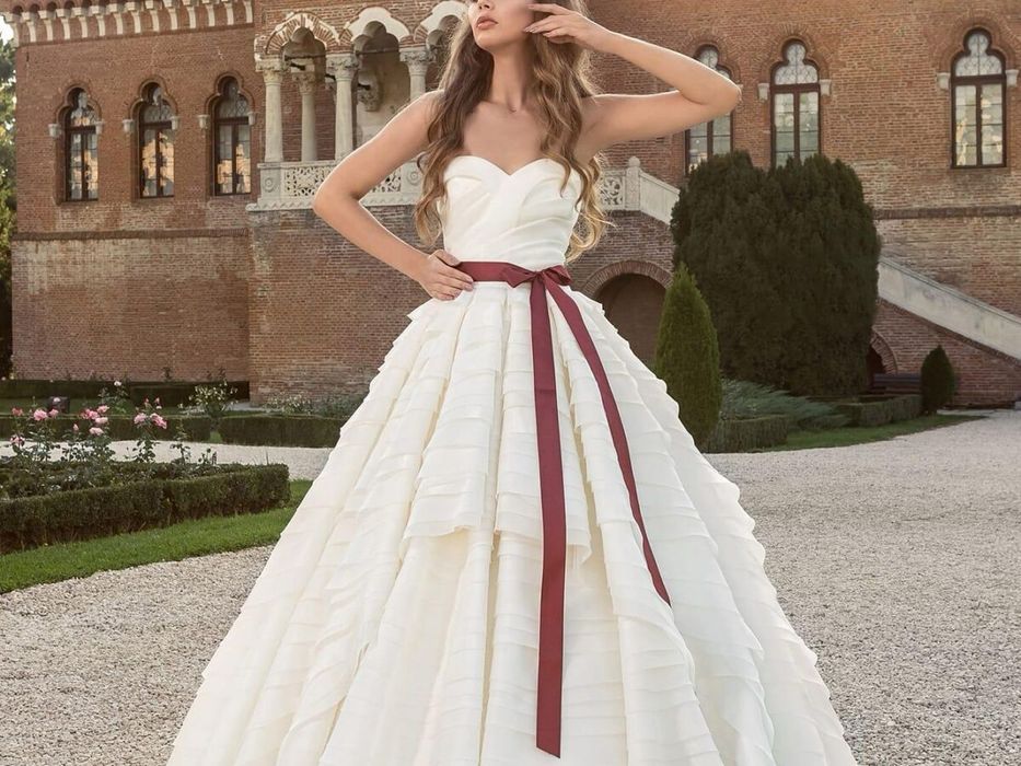 Свадебное вечернее незабываемое платье armonia korneliya