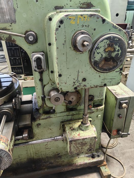 Dłutownica pionowa TOS HOV 25 skok suwaka 250mm średnica stołu 500mm