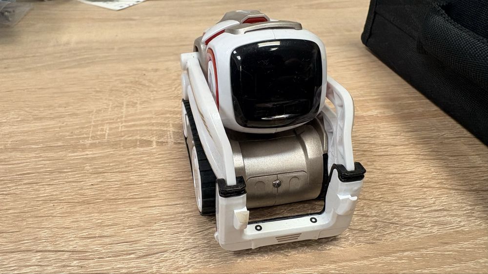 Interaktywny robot Anki Cozmo s