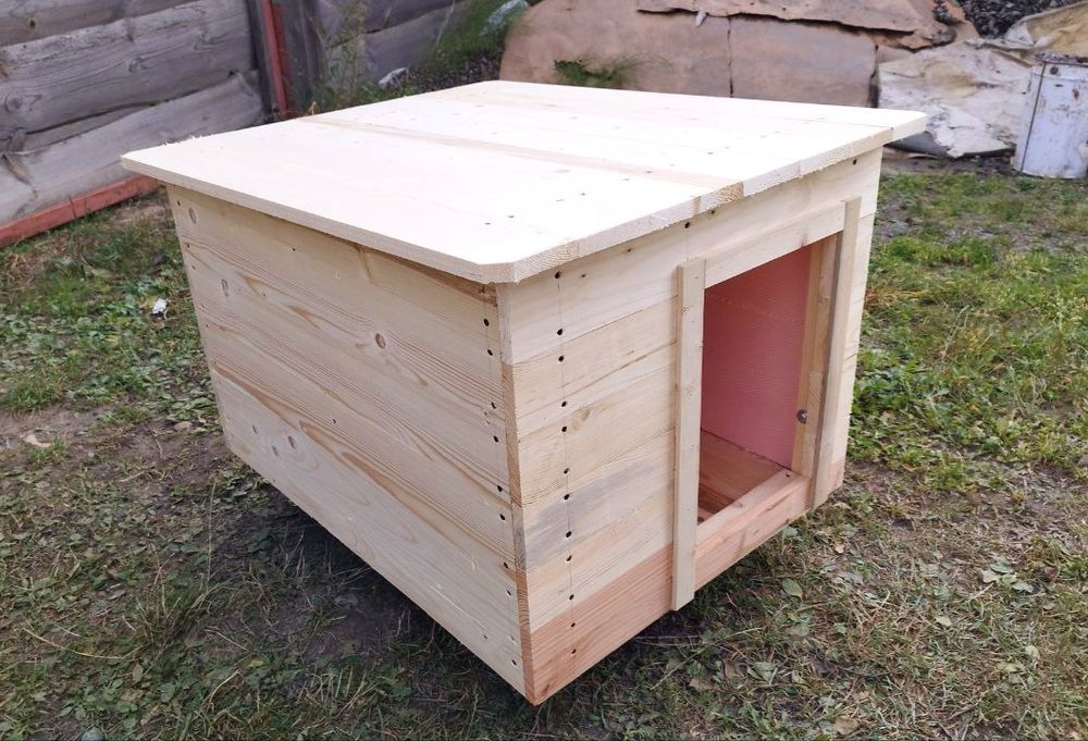 Будки з дерева для собак та котів