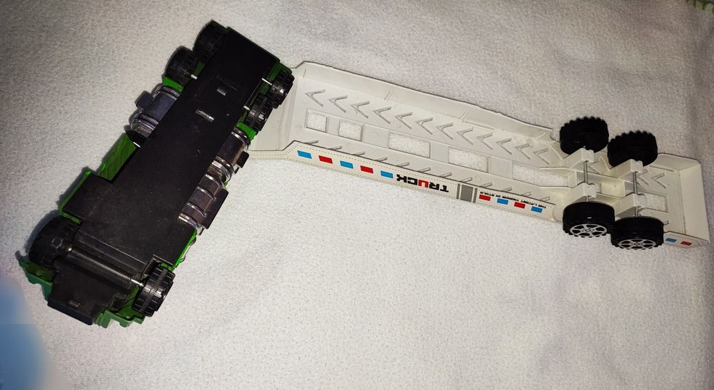 Фура-тягач іграшковий