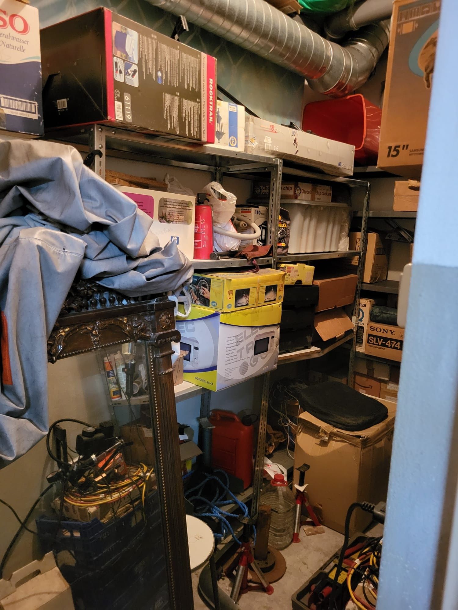 Vendo 2 lugares de garagem + arrumos