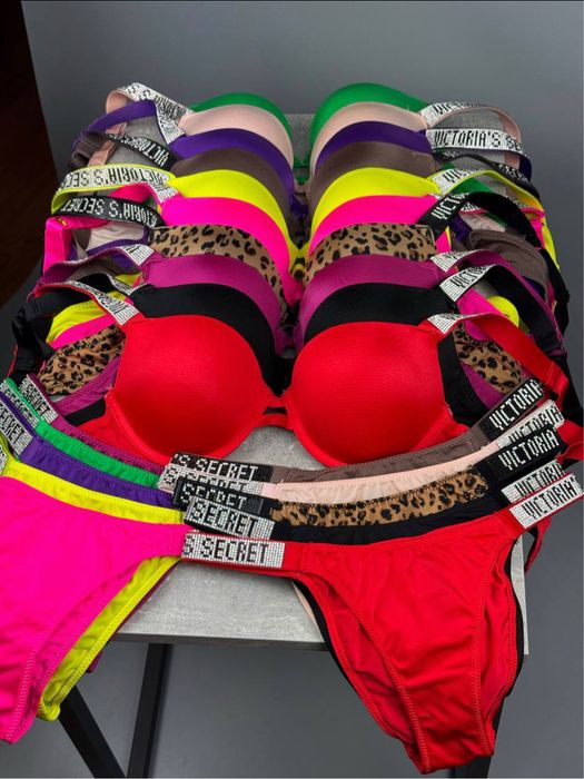 Розпродаж нових комплектів білизни Victoria’s Secret