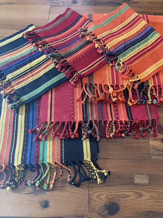 Conjunto caminhos de mesa e individuais etnicos