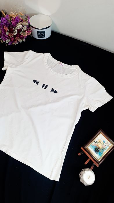 Жіноча футболка білого кольору