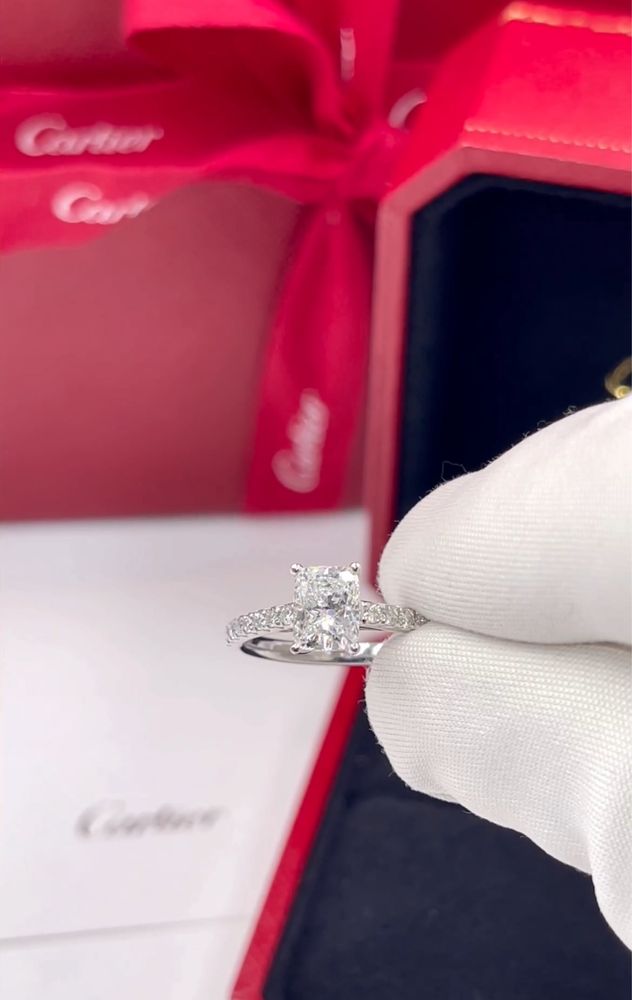 Золотое кольцо с бриллиантами 1.35 карат . Cartier. Tiffany